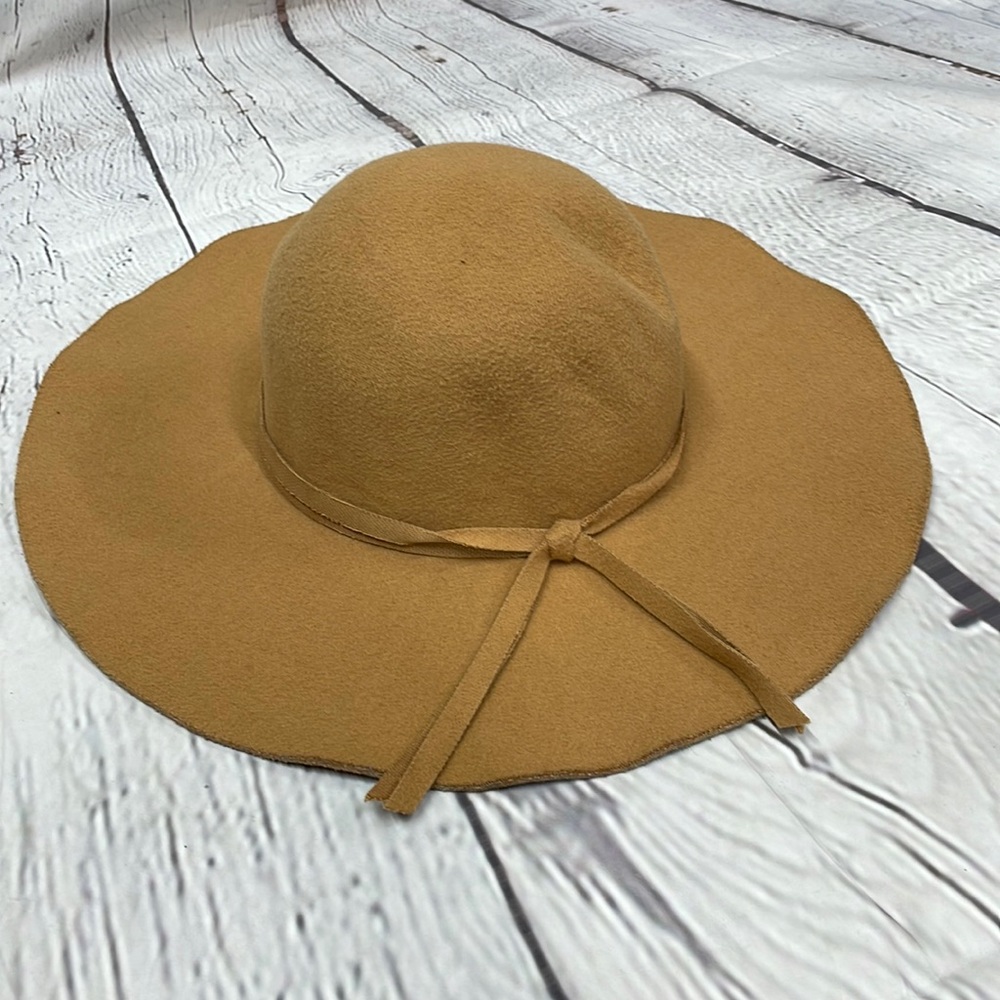 The Hatter Company Tan floppy stylish felt hat